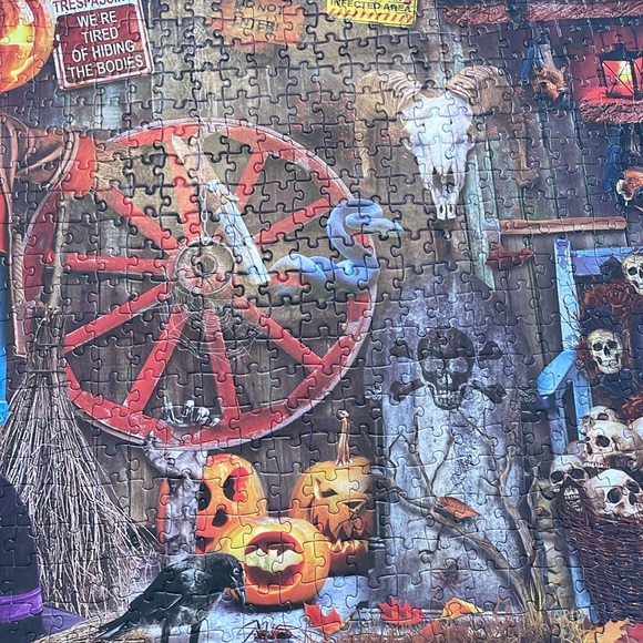 Eurographics 1,000 piece Halloween puzzle - Picture 5 of 7